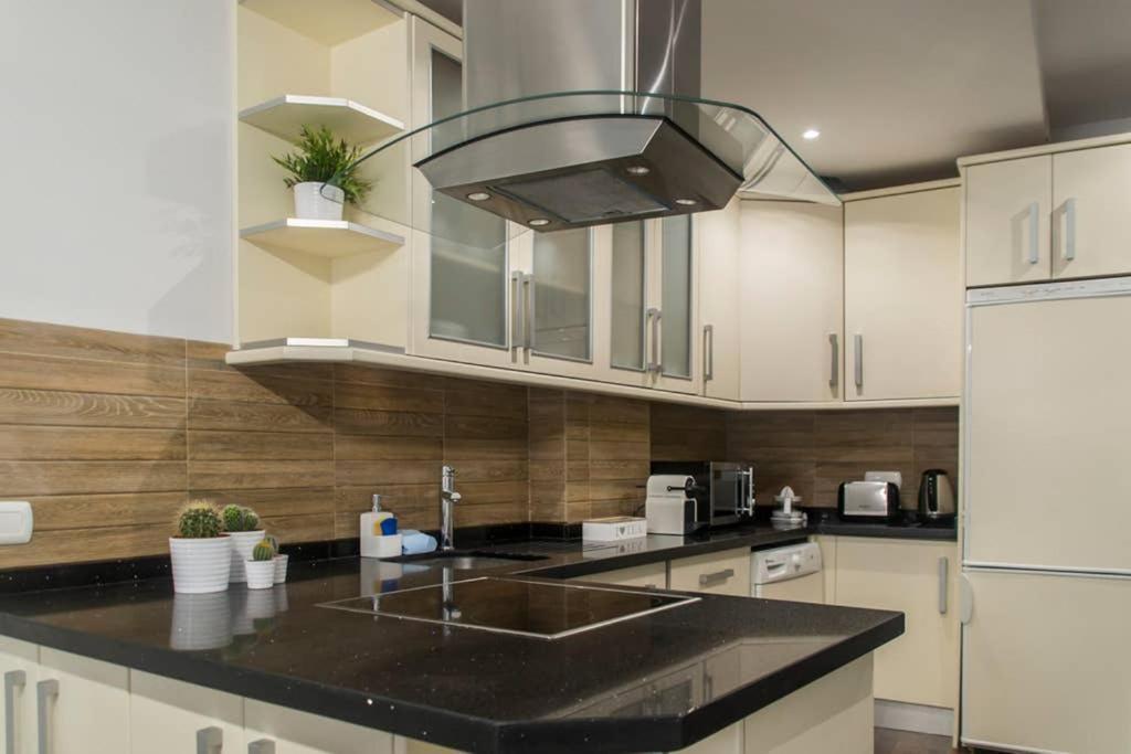 מאלגה New!!! Luxury City Center & Private Terrace מראה חיצוני תמונה