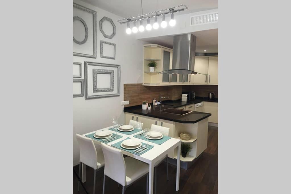 מאלגה New!!! Luxury City Center & Private Terrace מראה חיצוני תמונה